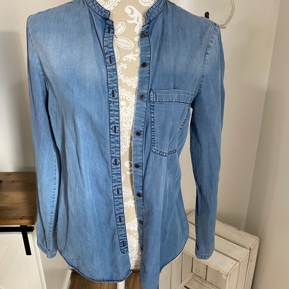 🌿3/$30🌿 Zara button down chambray top - Picture 2 of 7